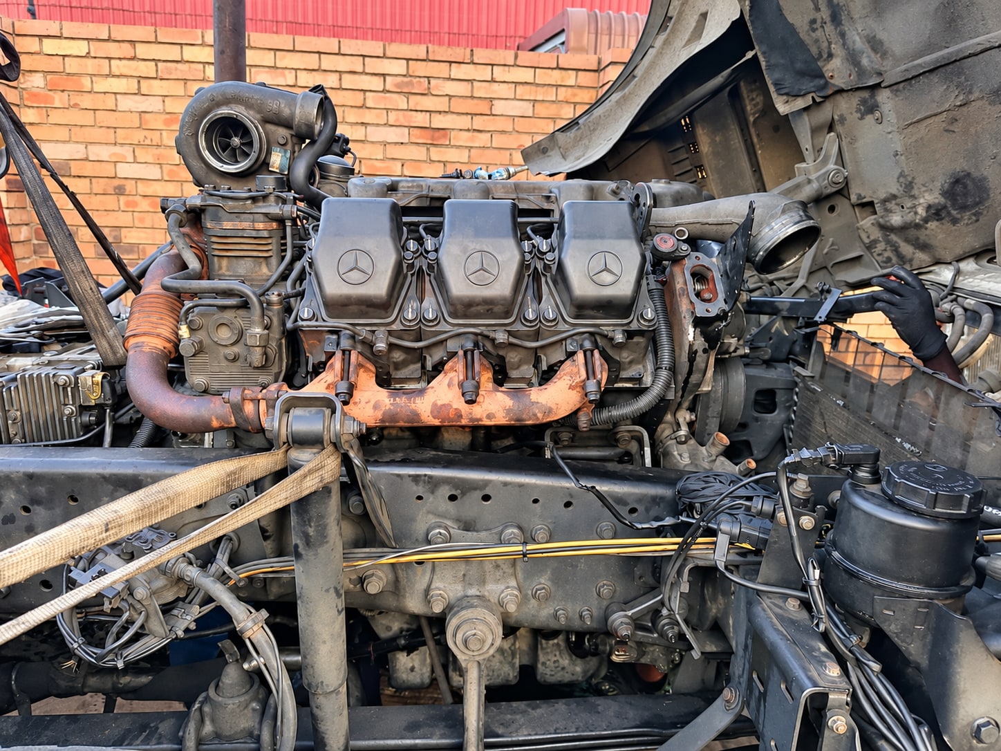 Mercedes Benz engine — side view