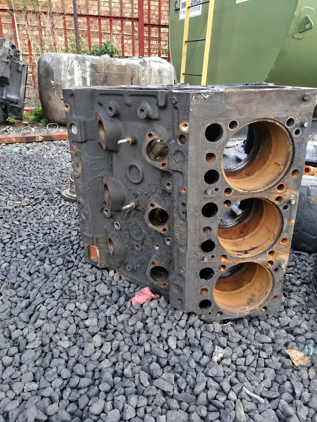 Engine block and cylinder bores